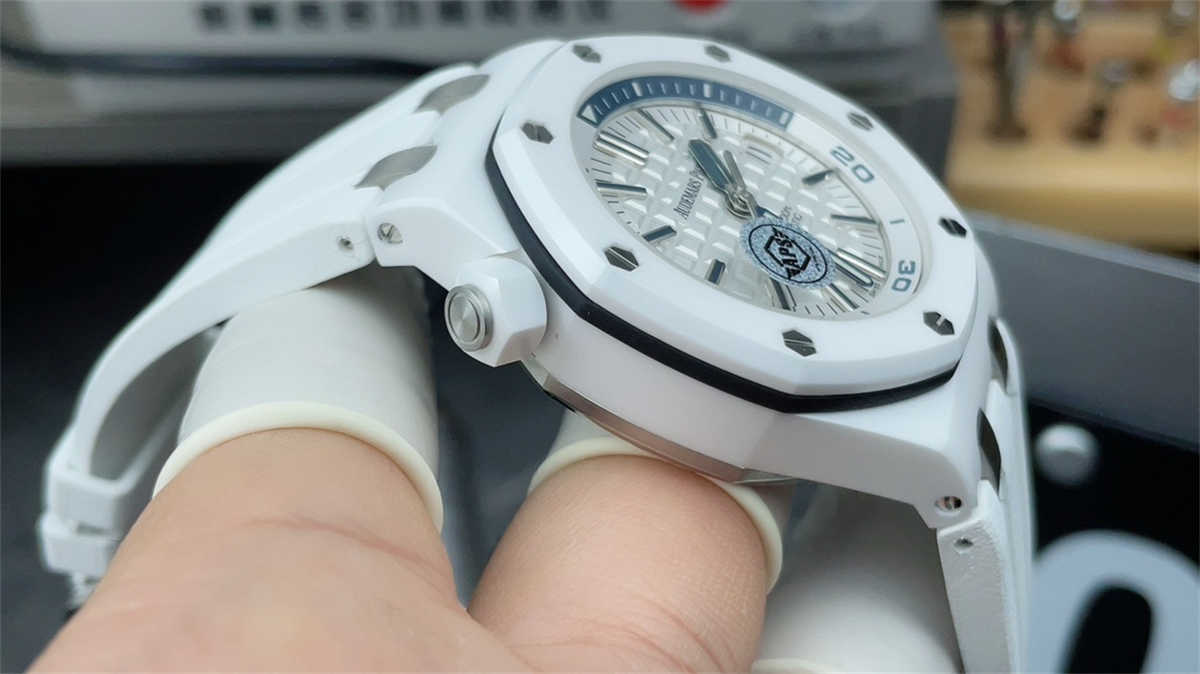Audemars Piguet 15707 Ceramic Replica – APS White Ceramic Royal Oak Offshore 42mm