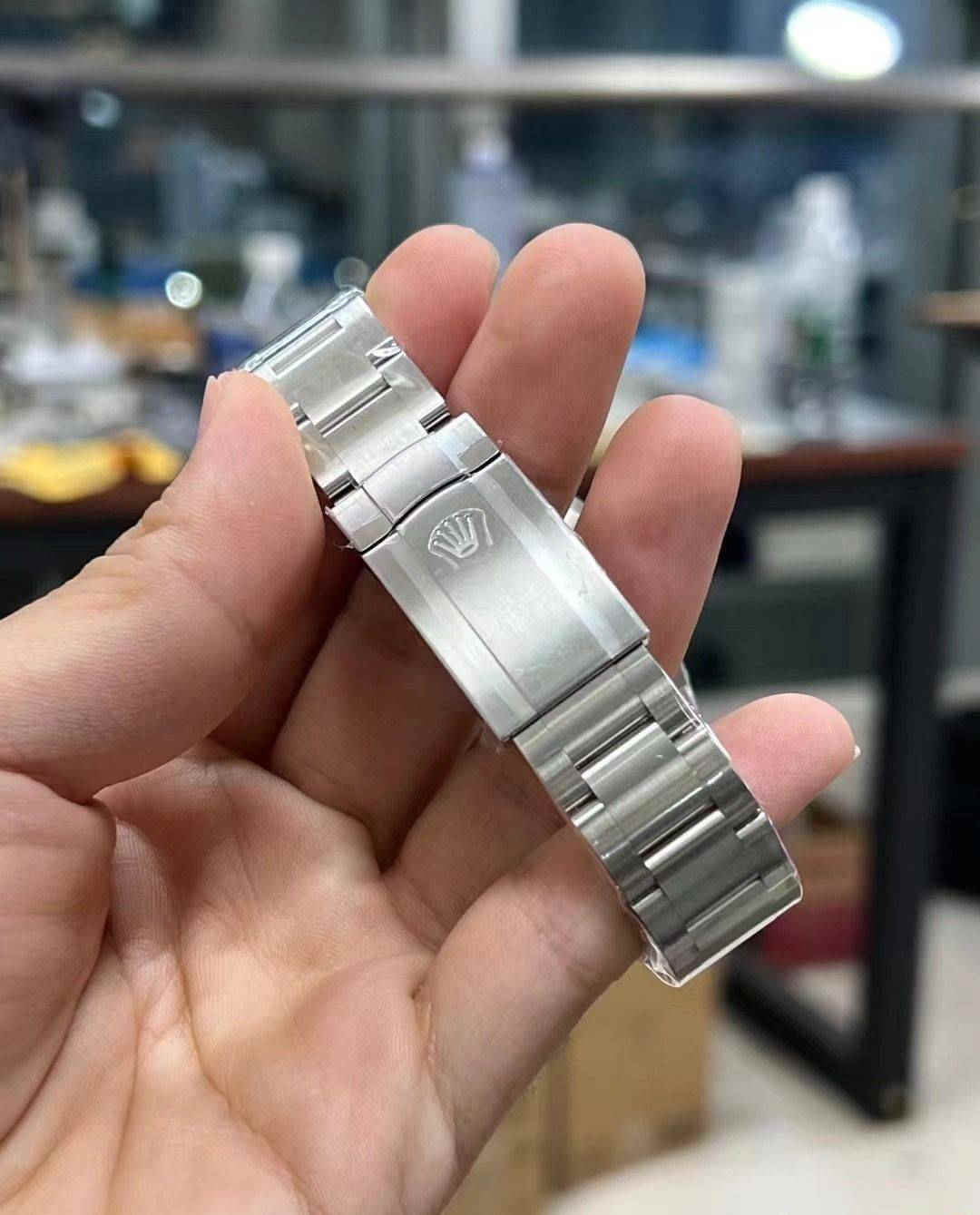 124300 Red Dial – 41mm OP Replica