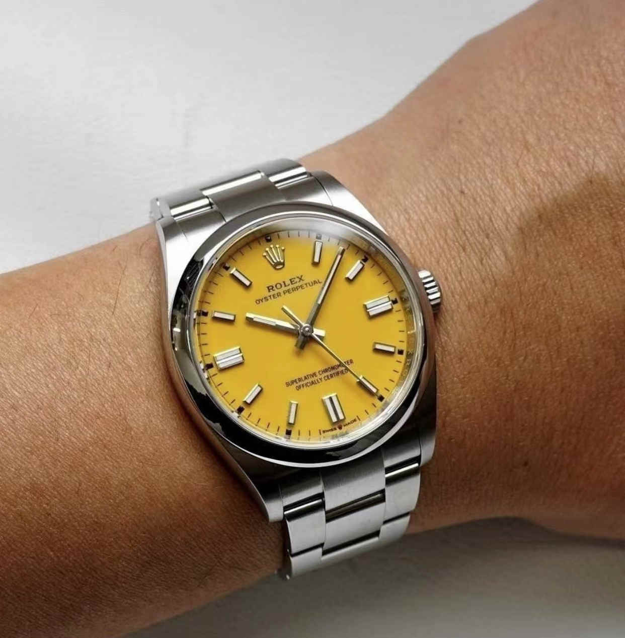 134300-0007 – 41mm Yellow Dial Oyster Perpetual Replica