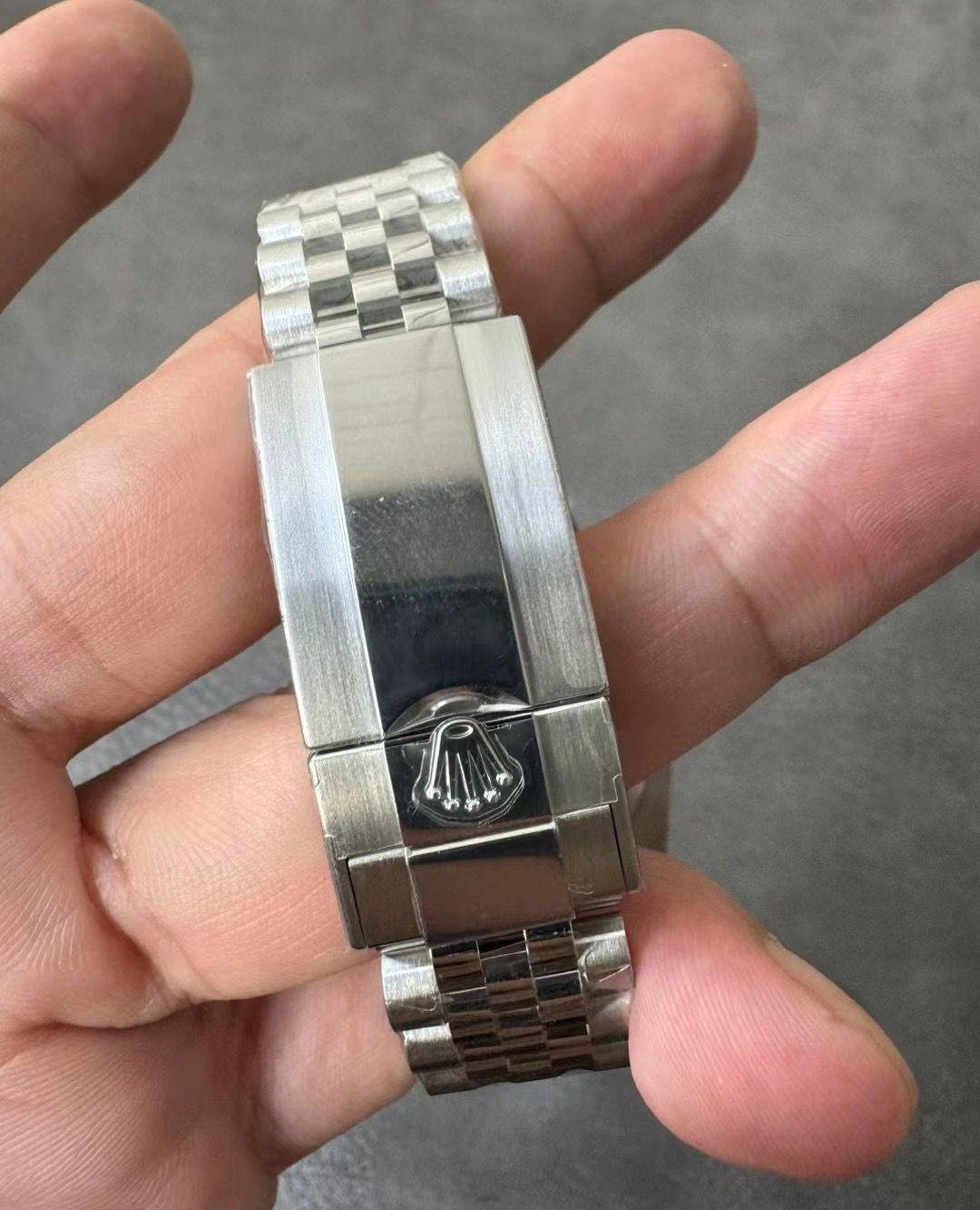 GMT-Master II 126710GRNR – Grey-Black Bezel & Green Hand Super Clone