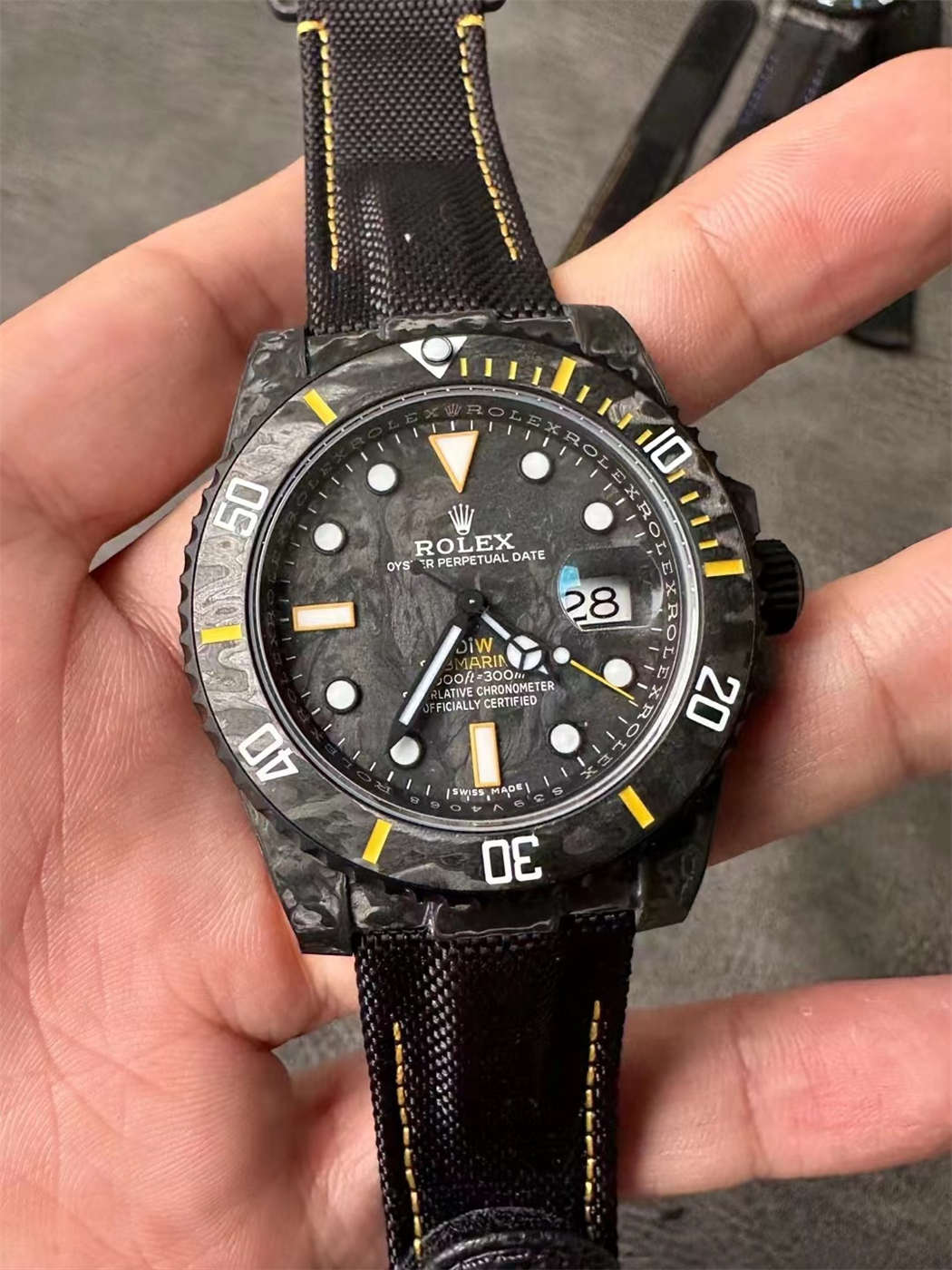 DiW Carbon Yellow Submariner – VSF 40mm Forged Carbon (VS3135)