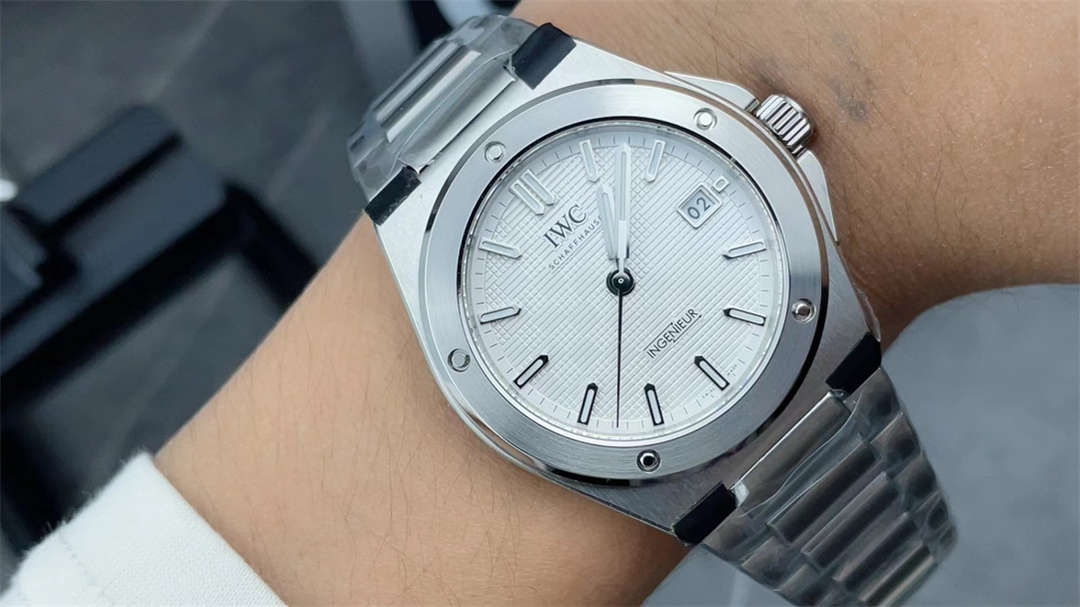 IWC Ingenieur Replica Watch – Premium 1:1 Reproduction with Modern Engineering Design