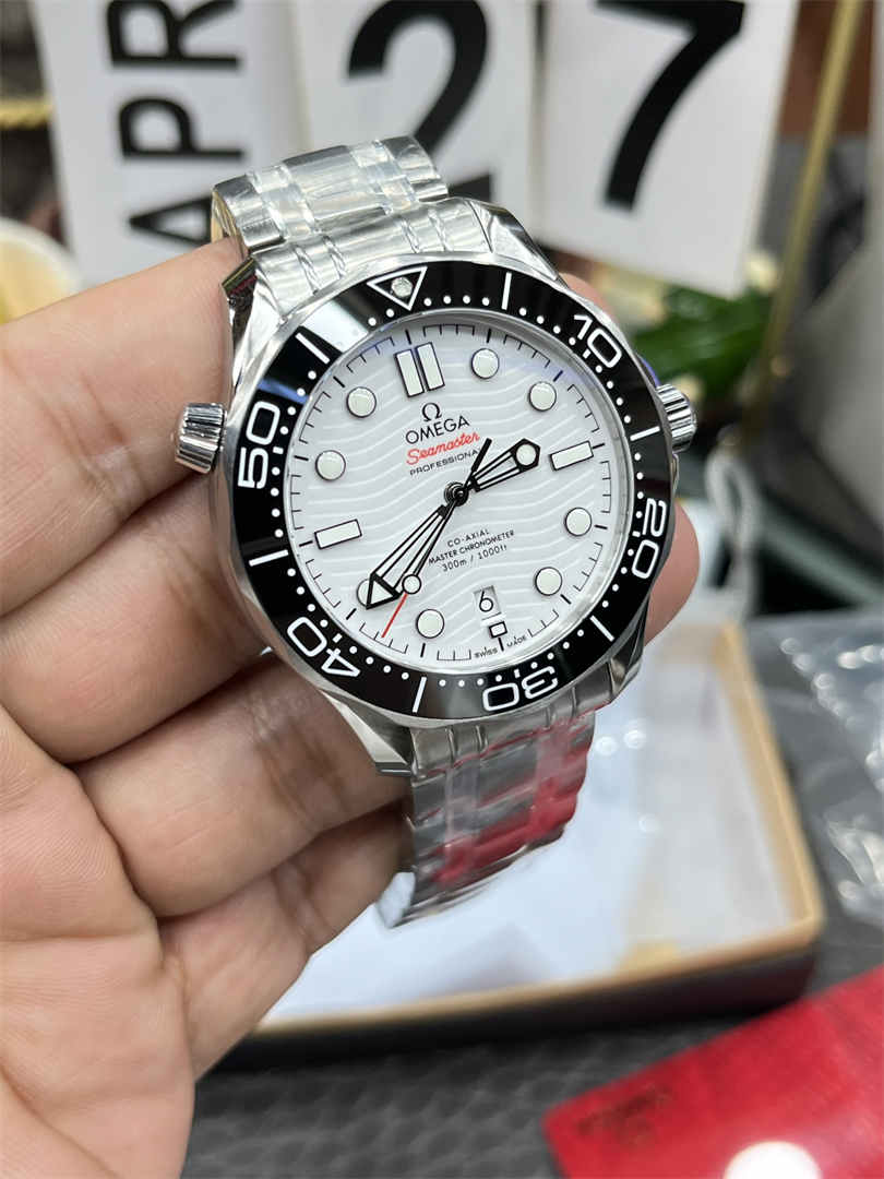 Omega Seamaster Replica White Dial 42mm – VS Factory Diver 300M with Automatic 8800 Movement