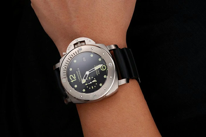 Panerai Luminor Submersible Black Dial Stainless Steel Case Black Rubber Strap new122096