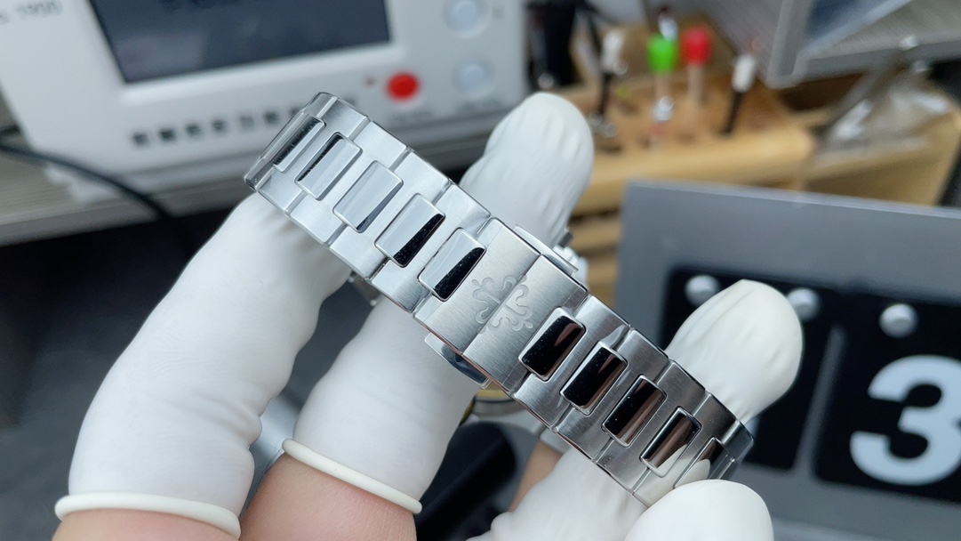 Patek Nautilus 7118 Diamond Replica – Blue Dial Luxury Ladies Nautilus
