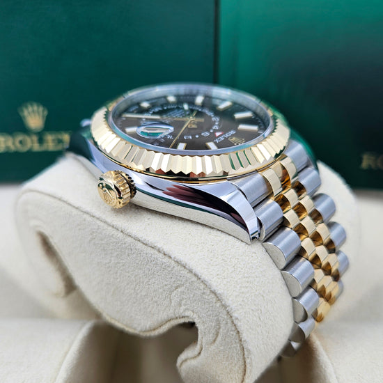 Pre-owned Rolex Replica Watch Sky-Dweller, 42mm, Oystersteel and 18k Yellow Gold, Black, Jubilee, 336933-0004