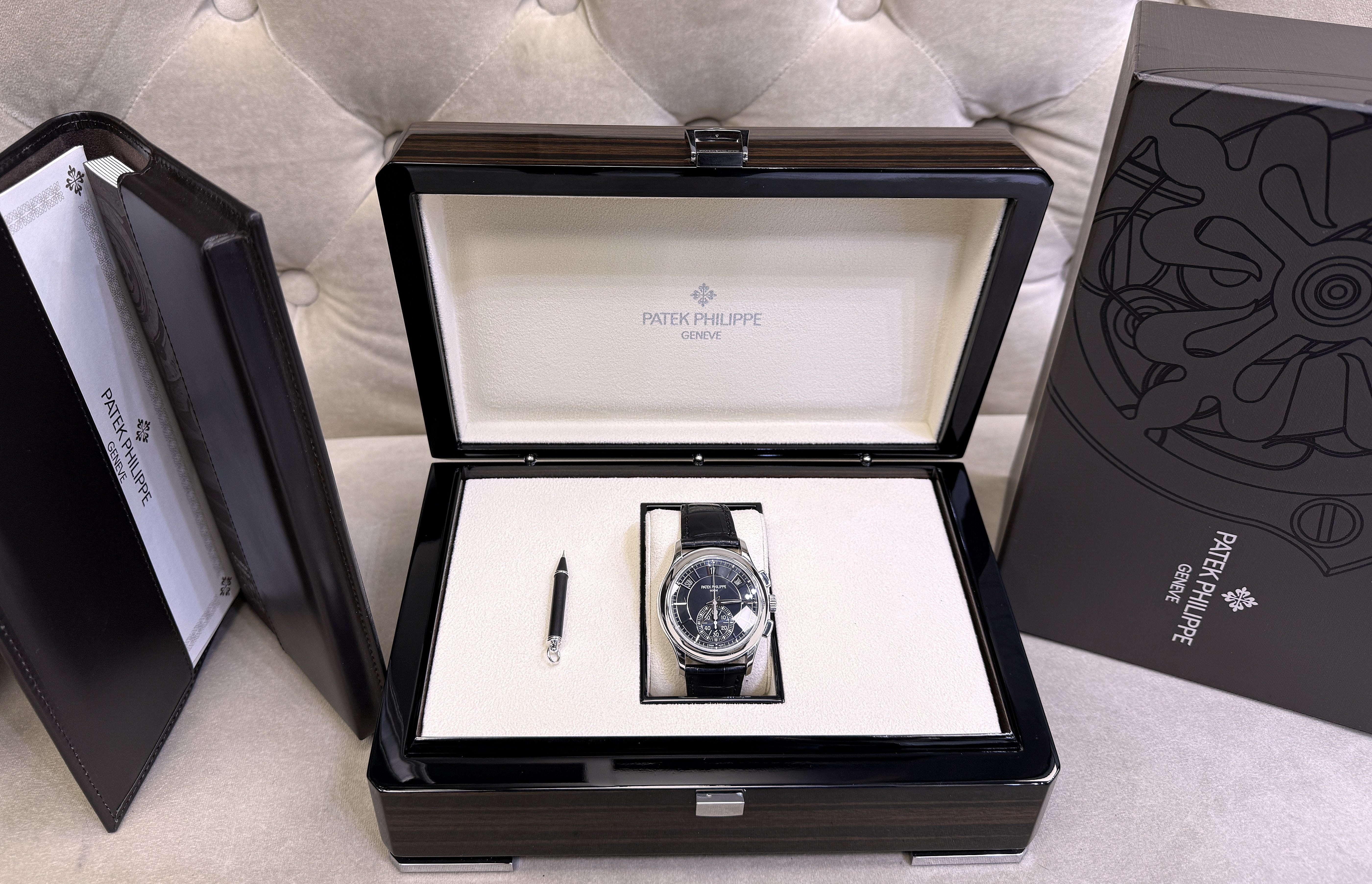 Replica Patek Philippe 5905P Annual Calendar Flyback Chronograph Platinum 42mm Automatic Luxury Watch