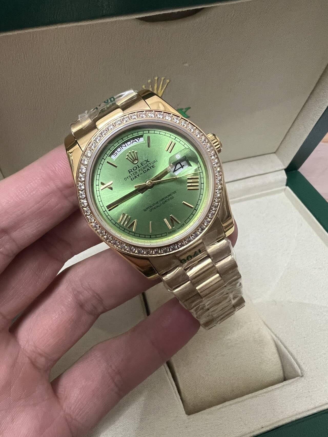 Replica Rolex President Day-Date Green Dial Diamond Bezel 36MM Watch New25024