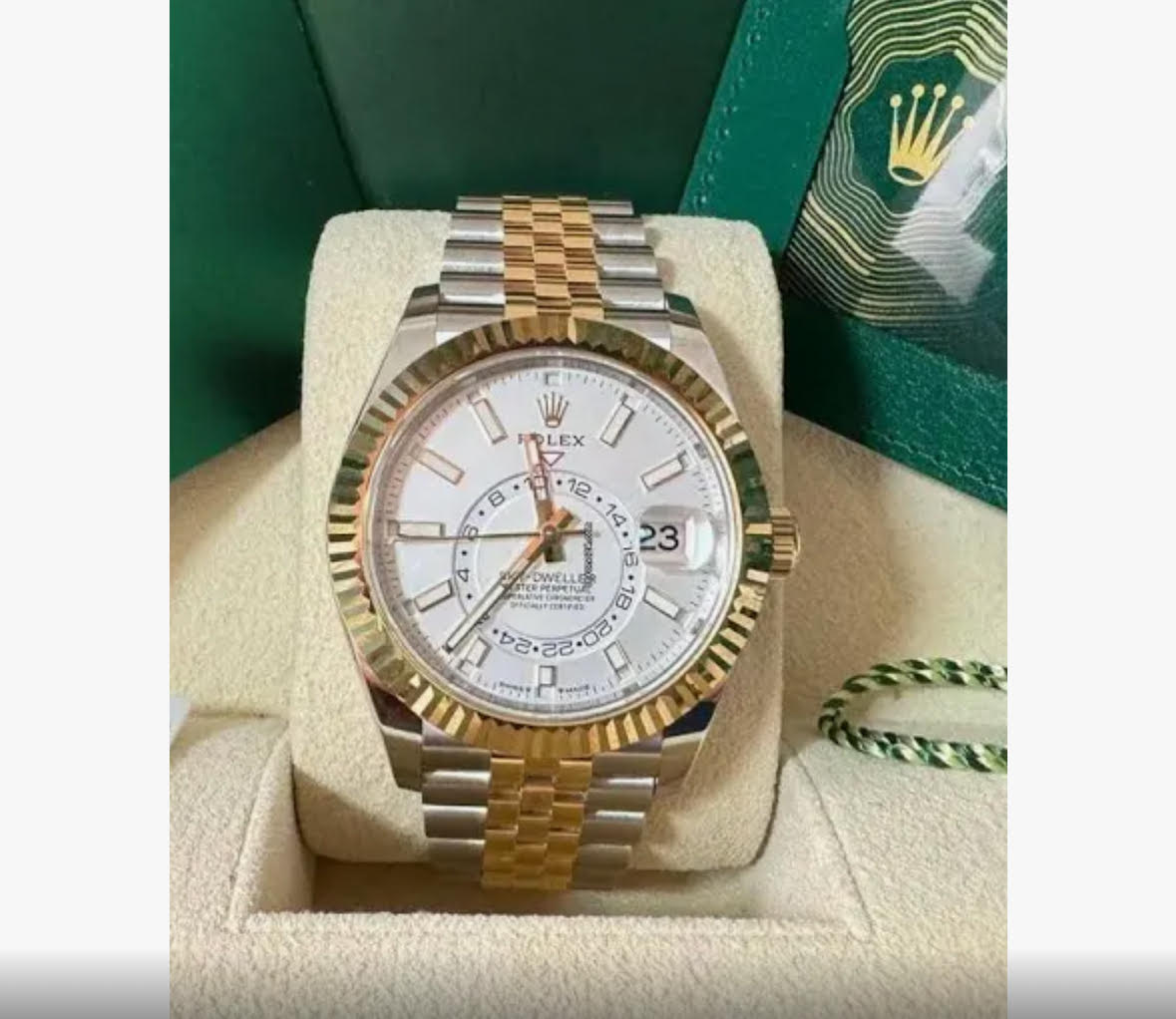 Replica Rolex Sky-Dweller Fluted Bezel White Dial Jubilee Watch