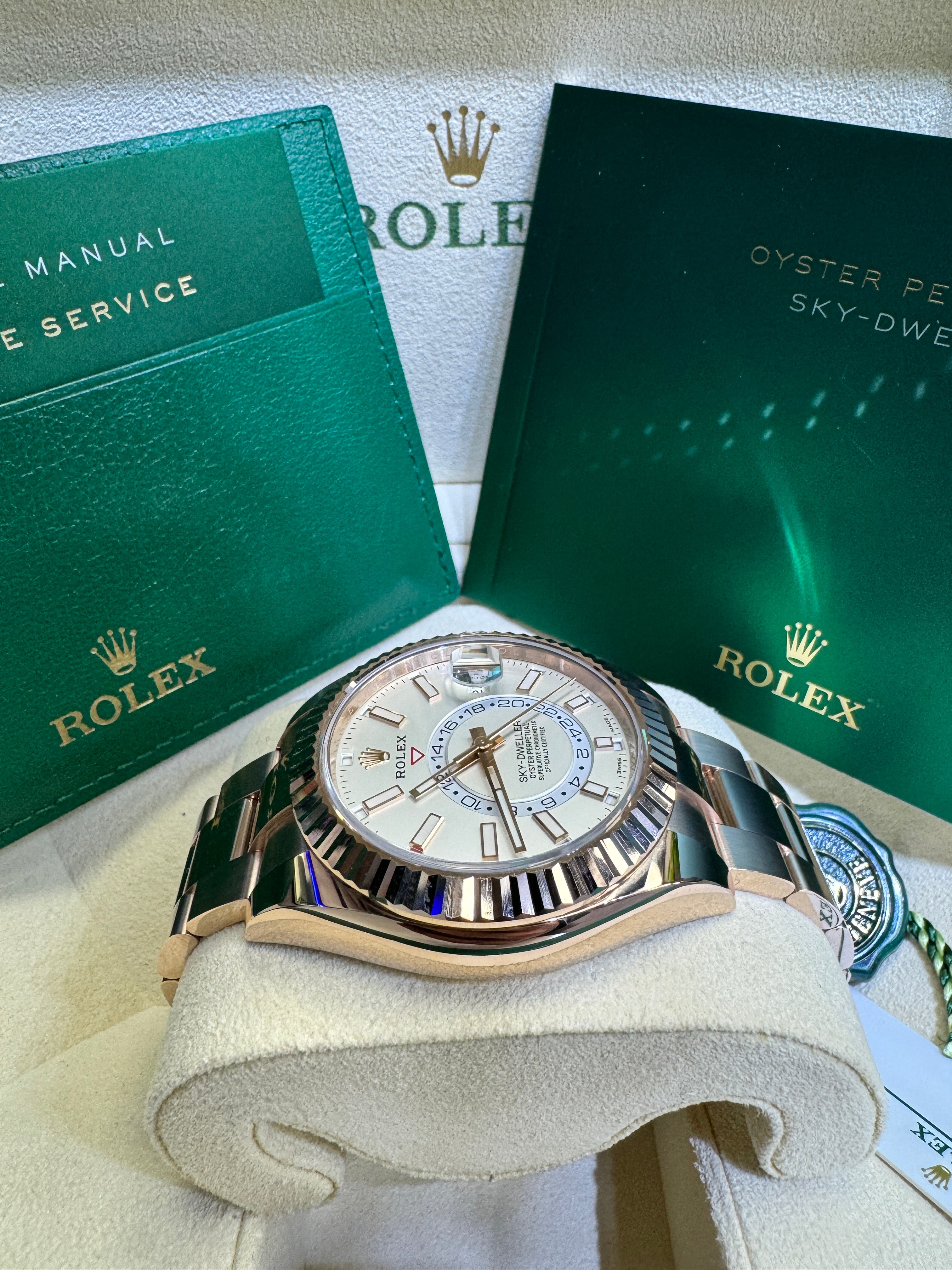 Replica Rolex Sky Dweller Watch 326935 w