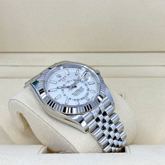 Rolex Replica Watch Sky-Dweller, 42mm, Oystersteel and 18k White Gold, White, Jubilee, 336934-0004