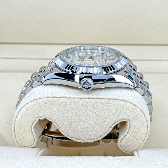 Rolex Replica Watch Sky-Dweller, 42mm, Oystersteel and 18k White Gold, White, Jubilee, 336934-0004