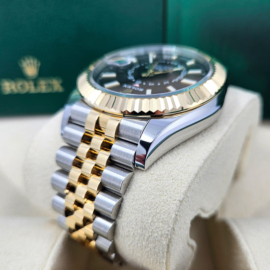Rolex Replica Watch Sky-Dweller, 42mm, Oystersteel and 18k Yellow Gold, Black, Jubilee, 336933-0004